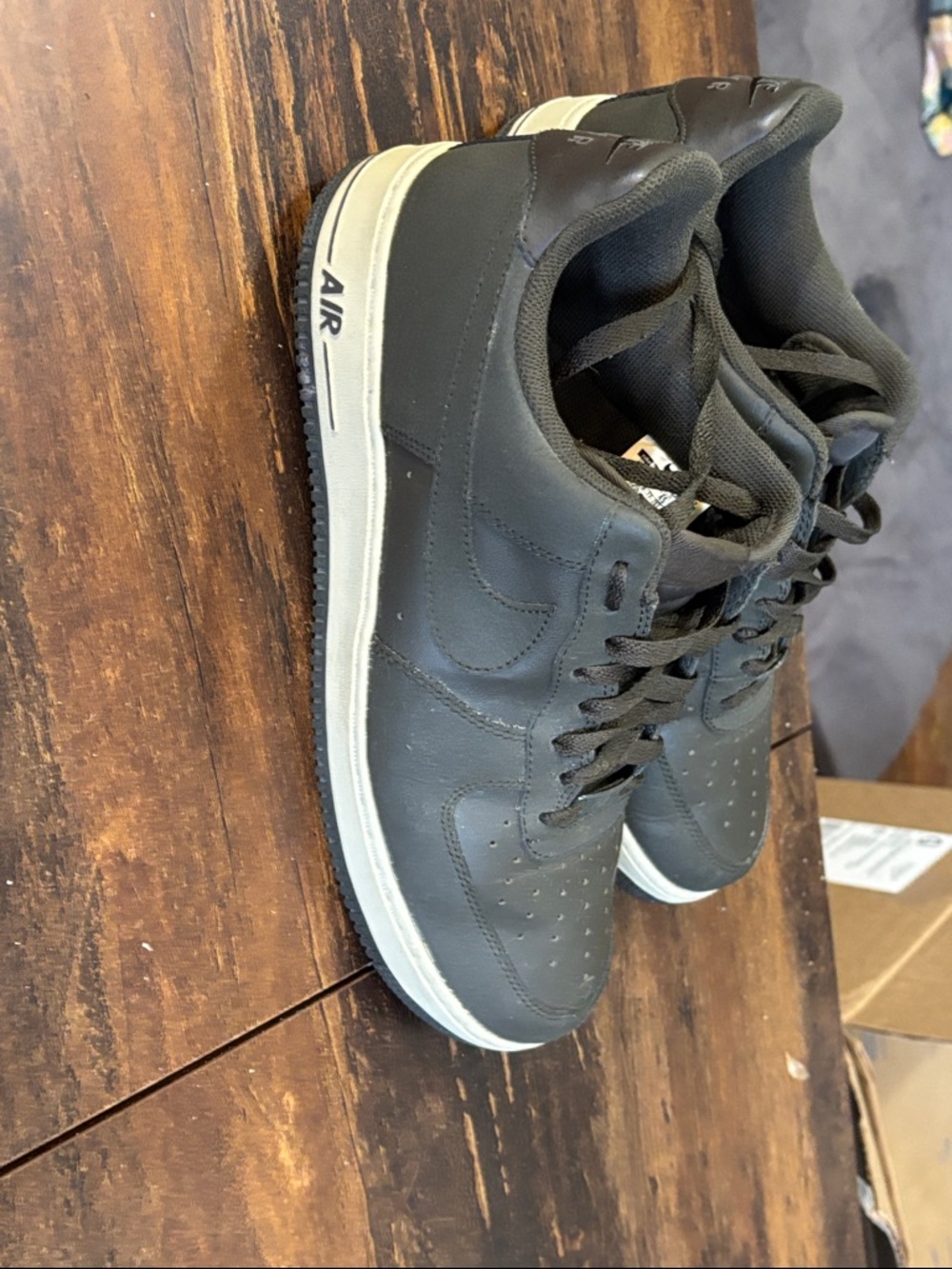 Nike Men's Black Low-Top Air Cushion Sneakers